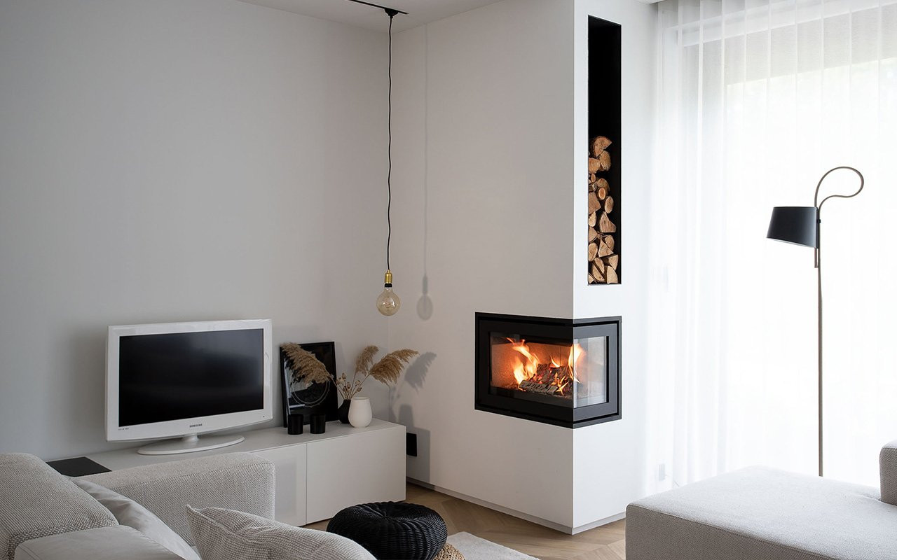 Houtnis ingebouwd bij een Dik Geurts inbouwhaard.