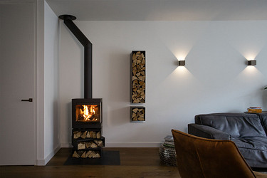 Verantwoord de houtkachel aansteken, zo doet u dat